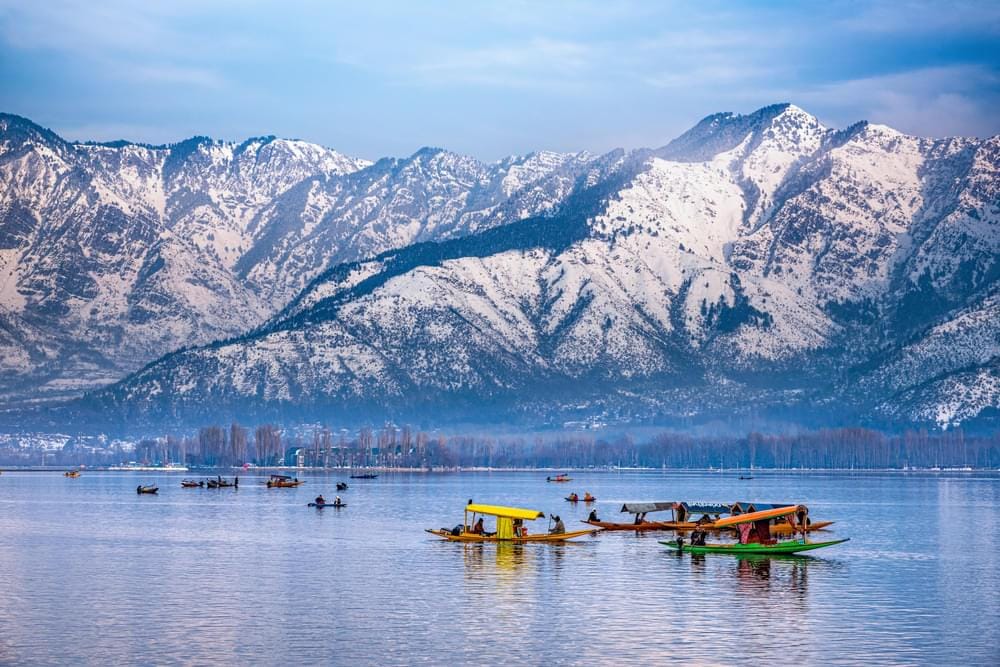 Highlights of Kashmir: Enjoy a FREE Shikara Ride on Dal Lake